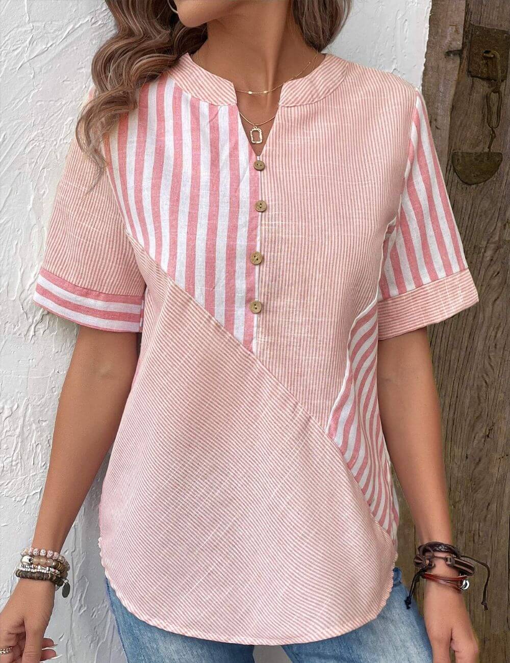 Josefine™ - Stripete Avslappet Skjorte med Knapper