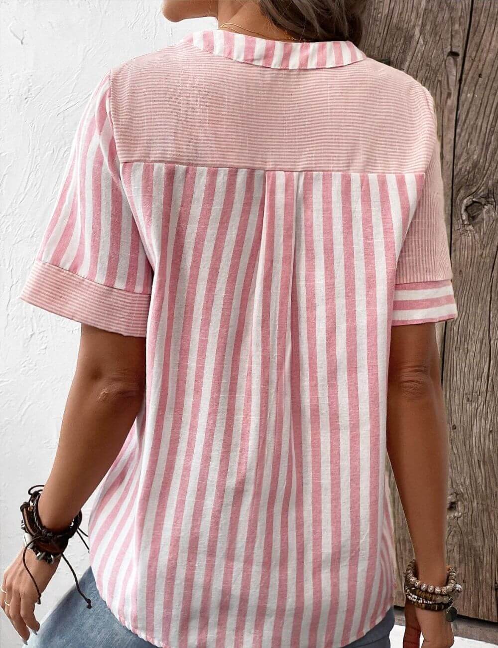 Josefine™ - Stripete Avslappet Skjorte med Knapper
