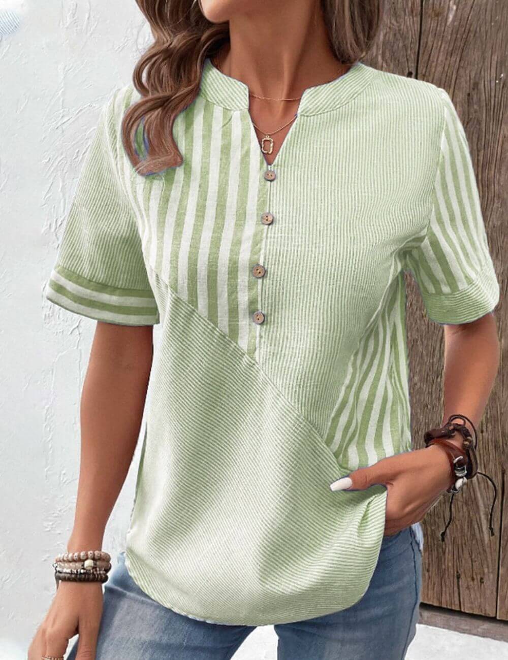 Josefine™ - Stripete Avslappet Skjorte med Knapper