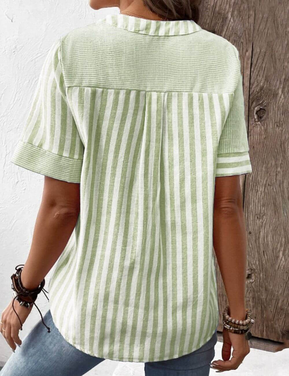 Josefine™ - Stripete Avslappet Skjorte med Knapper