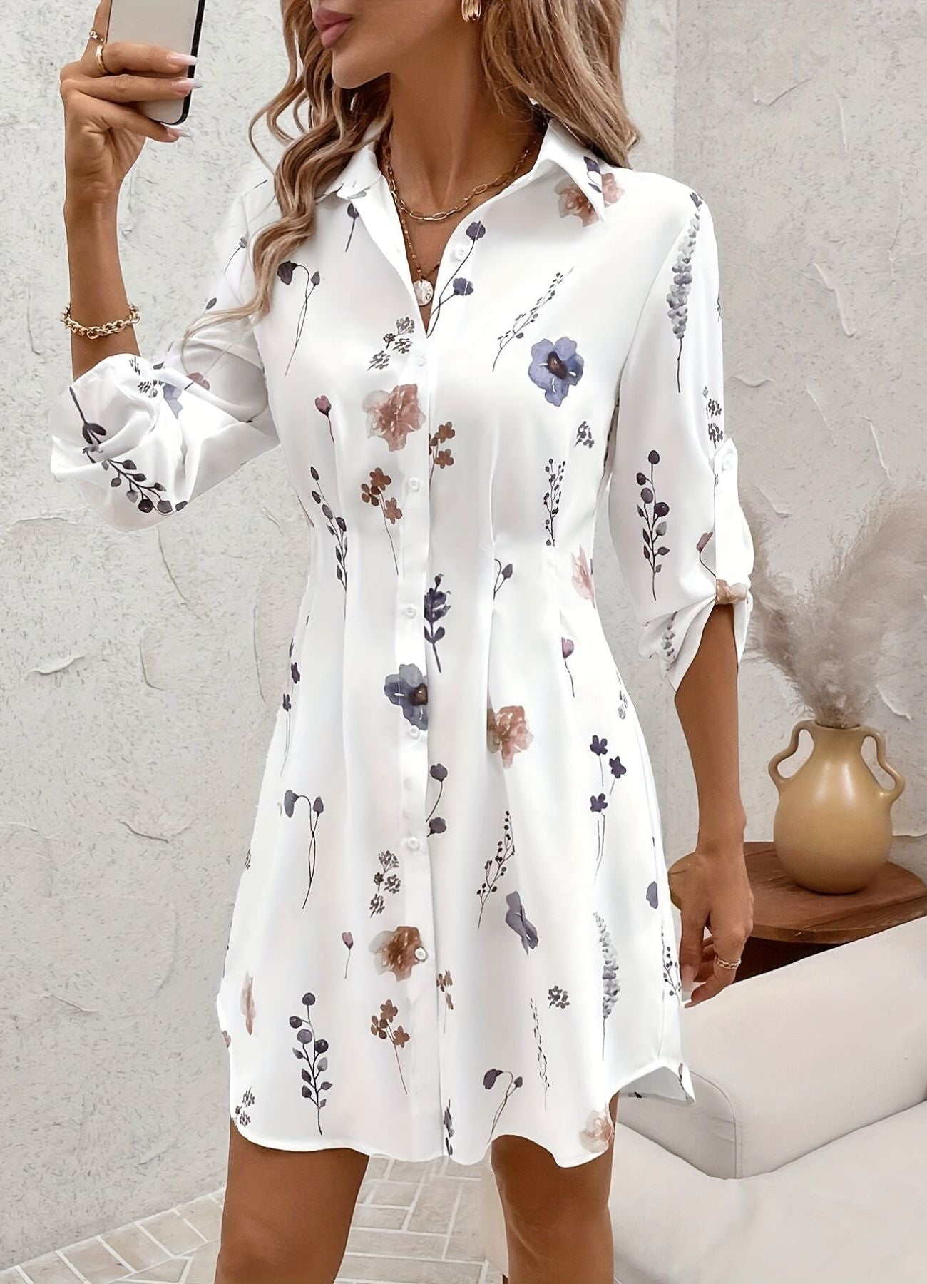 Rebekka™ – Elegant blomstrete skjortekjole med knapper