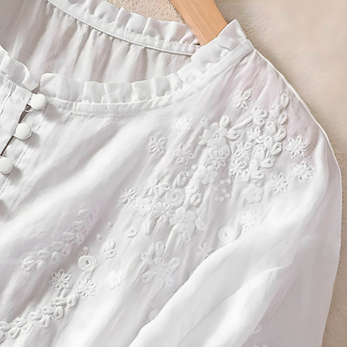 Helmi™ – Elegant Brodert Sommerbluse