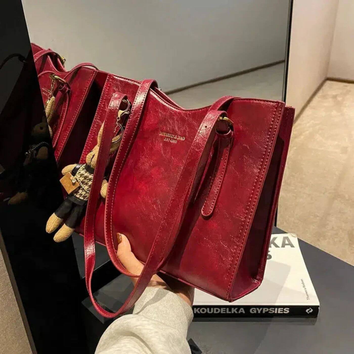 Lene™ – Bunny Charm Vintage Skulderveske i Skinn