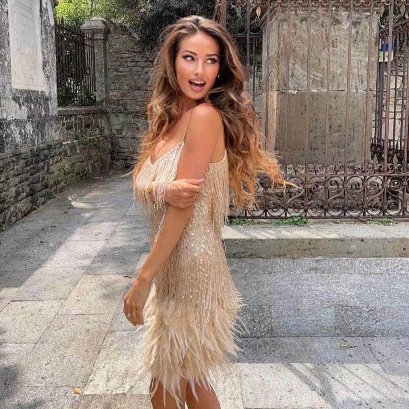 Mette™ – Stilfull Fjær Minikjole