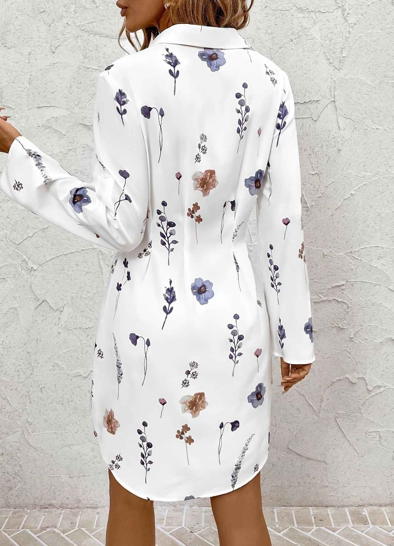 Rebekka™ – Elegant blomstrete skjortekjole med knapper